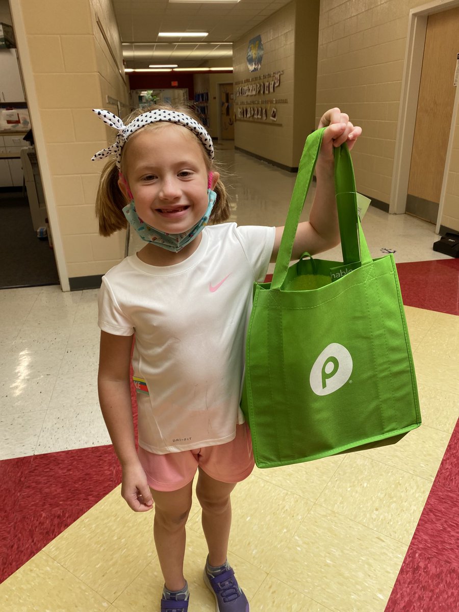 Thanks ⁦<a href="/Publix/">Publix</a>⁩ in Chapin for donating bags to our students.  We 💚 our community partners!!!!
