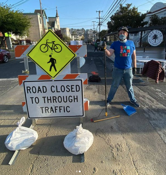 slowsanchezsf's tweet photo. Before and After Wednesday #KeepSanchezClean this morning. We fixed the sandbags on three of our slow streets signs. We'll be fixing more each week. Join us at @CafeNoe on Wednesdays at 730 and help us keep our favorite slow street clean and safe for all. https://t.co/ioU5RTWFfw