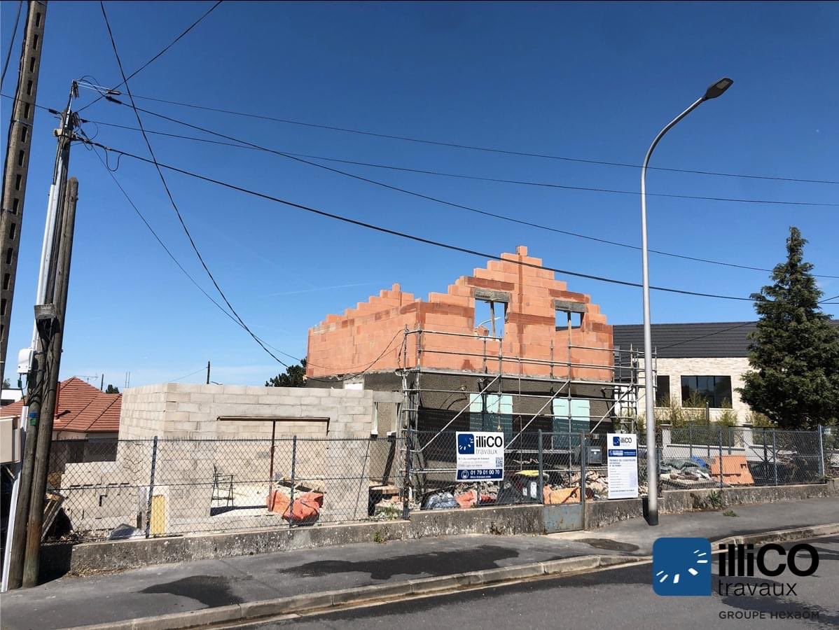 illiCOtravaux77's tweet photo. PROJET COUP DE COEUR On file au coeur mĂȘme du chantier. đ§đšđ
âšEn partant de lâexistant, il a fallu crĂ©er des espaces de vie plus importants. La maison a fait lâobjet dâune extension et dâune surĂ©lĂ©vation.
#travaux #maison #renovation #extension #surelevation #architecture https://t.co/yko1ul5k3U