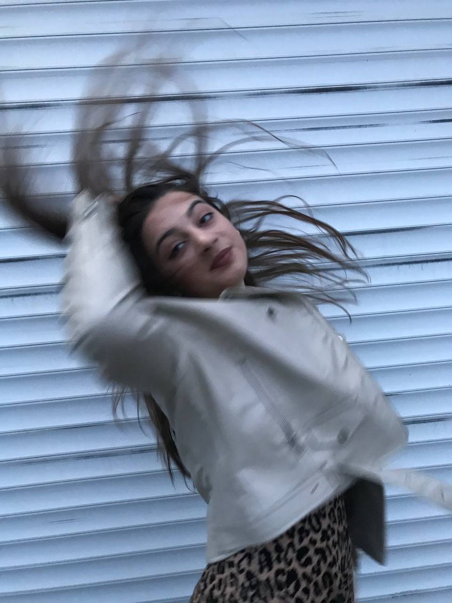 Kanka seninki geliyor doğal davran.
Ben: