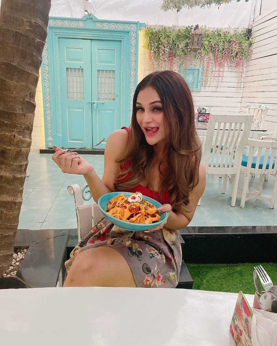 bolly_galiyara's tweet photo. Cute pics of Ashweenee Aher 💗✨☺️
Managed by - @whiteAntelope__ @mediatribein
#AshweeneeAher #model #actress https://t.co/5xzuTA1EEX