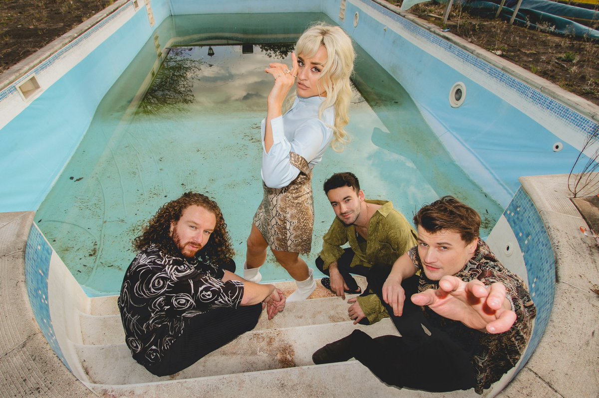 Infinitefuture's tweet image. Repost @miyamiyamusic : Naughty little announcement 📢🚨!
Excited to be featuring on @GOLDRVSHUK brand new single, OUT TOMORROW!