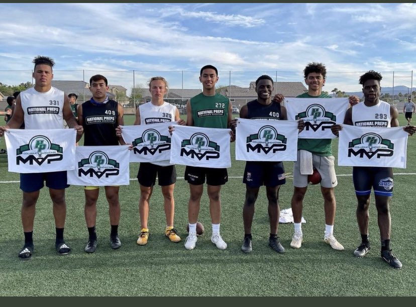 JaShawn_721's tweet photo. Thank you @bangulo @NPShowcases @ttherzog for the 2021 QB MVP https://t.co/lsVTezWCWc