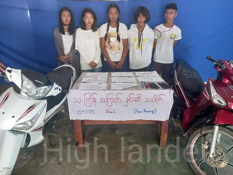 Sandar93251955's tweet photo. Junta abducted these 5 young protesters in KawThaung around 12:45 pm &amp; issued them as criminals on military owned channel MRTV, who arent committing any crimes, all they did was fight for democracy.
#Apr15Coup
#ReleaseTheDetainees
#WhatsHappeningInMyanmar https://t.co/1lcMGPeUsc https://t.co/KUAefZD3oM