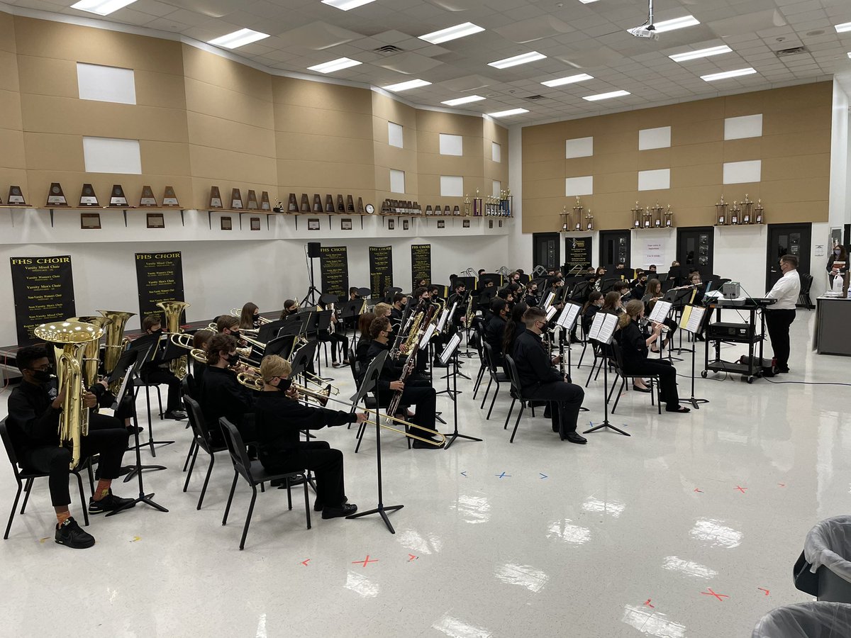 Symphonic band is in the warm-up room! Looking great and sounding great too!