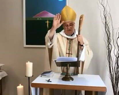 ‘Don’t sing, Susan! It sounds baaaaad!’