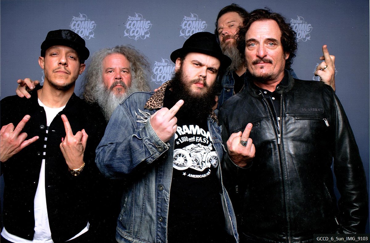 Cheenzman's tweet photo. ...me with the boys!💀

God Damn Cool is a Rule! 🚀💥💀

#TheoRossi #MarkBoone #JuniorRyanHurst #KimCoates #SonsOfAnarchy #SOA #LosSantos #ComicCon #BadToTheBone #TVseries #LukeCage #BatmanBegins #ResidentEvil #CoolisaRule #TheWalkingDead @Theorossi @KimFCoates  @GermanComicCon https://t.co/Yo7QGNcmZD