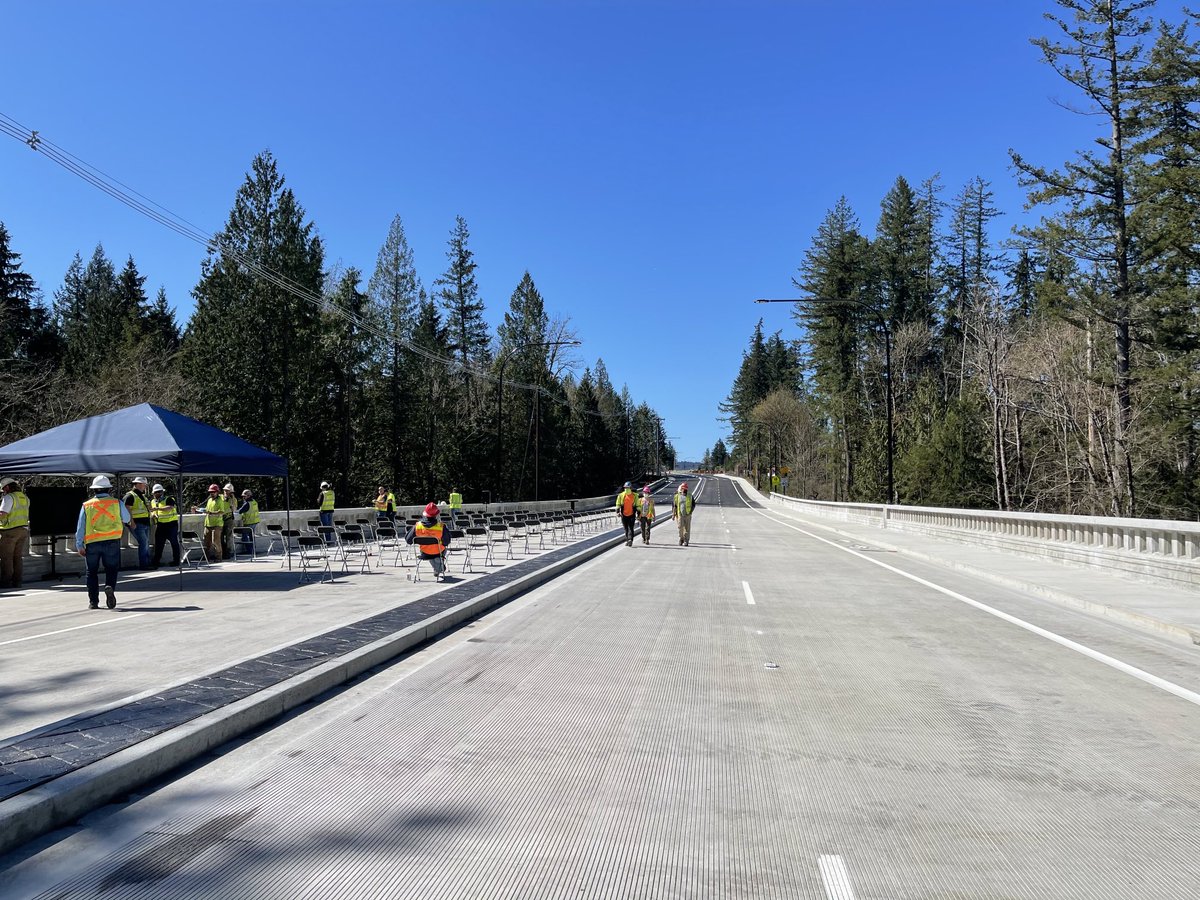 Opening officially tomorrow!  Remember interviewing me on the Issaquah Fall City Rd project ⁦<a href="/NEWSGUYSULLY/">Chris Sullivan</a>⁩?  Finally....done!