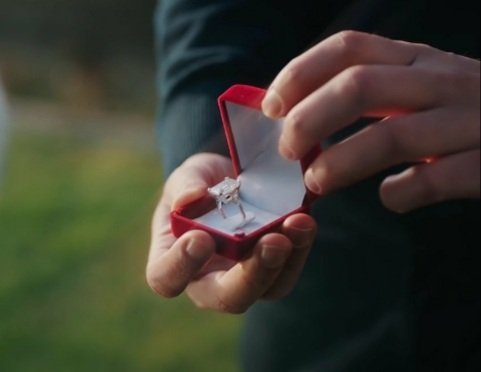 Tektaş değil göktaşı mübarek #CamdakiKız