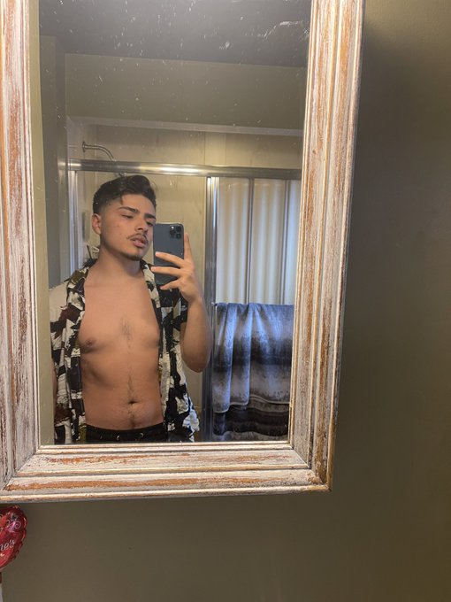 Omw to nyc w/ a fresh cut 🔪 https://t.co/JCycdOyYFP