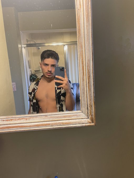 Omw to nyc w/ a fresh cut 🔪 https://t.co/JCycdOyYFP