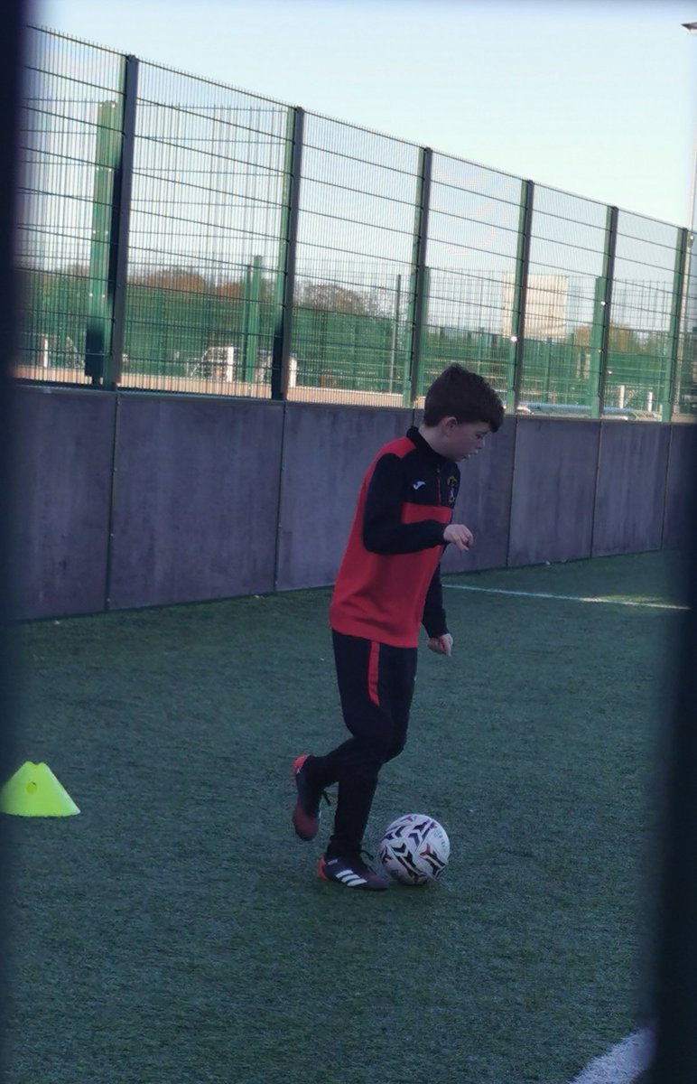 StephiBish's tweet photo. Walk to football training, training for an hour and walking back home 💪😁⚽   #teamoceania
@PallisterParkPS https://t.co/Fkx7nItRPP