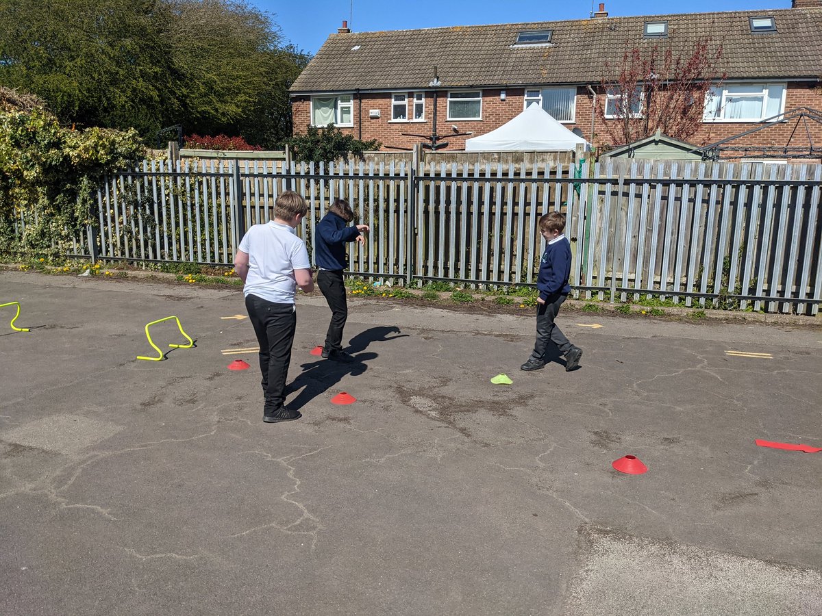 SpringCottagePS's tweet image. Active ICT in today's computing lesson for #SpringCottage6TU 🏃🏃‍♀️💻 we used the PE equipment to create algorithms for our obstacle courses! @HullActiveSch @HorizonAcad