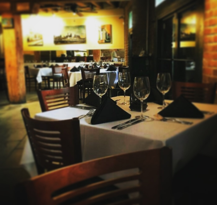 Dinner dates are good for the soul♥️ Care to join us?
Reserve your table 👉 1l.ink/JVBNQ3R 
.
.
.
#restaurantrebirth #neworleans #southerneats #onlineordering