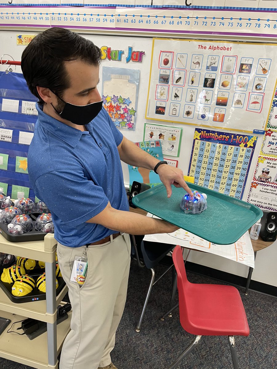 HHSTEM_JPerry's tweet photo. Blue-bots have been an exciting addition to our #STEMatHH program. Our littlest programmers have been putting them through their paces these past few weeks and eager for more. A big thank you to the @hhefoundation for finding our grant! https://t.co/f274kA6aSc