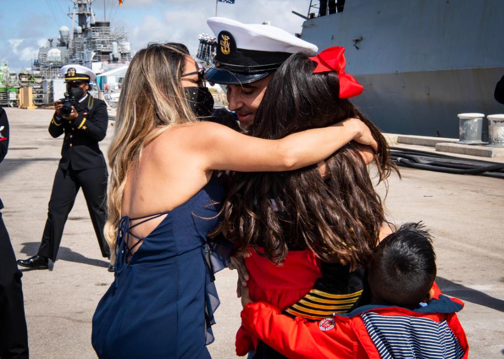 A warm welcome, a new home.
@USNavy sailors aboard #USSArleighBurke greet their loved ones at Naval Station Rota, Spain. NAVSTA Rota is Arleigh Burke’s new home port after relocating from Naval Station Norfolk, Va.