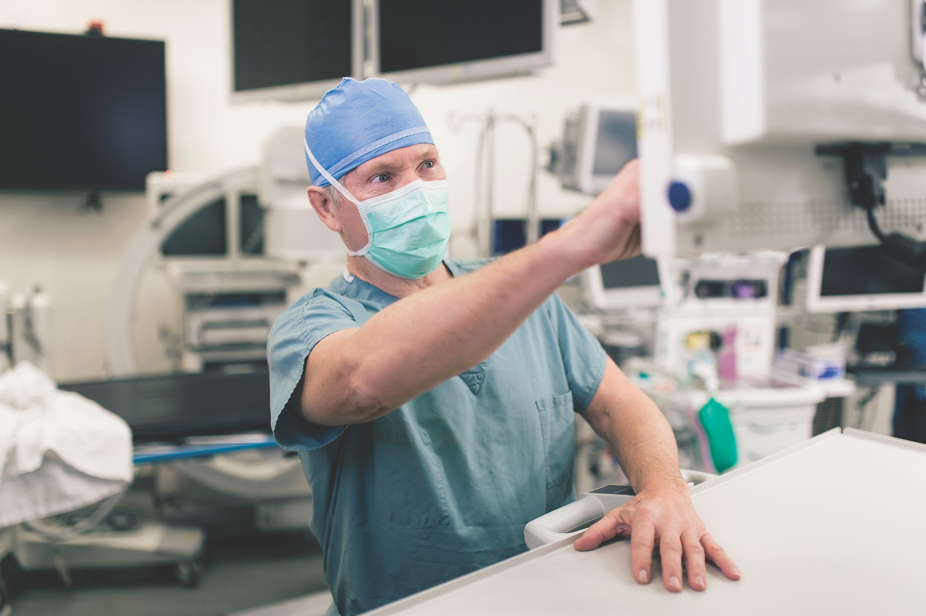 UC Irvine Surgery on Twitter: "Great article featuring #UCISurgery  professor and chief of transplantation and surgical director of the kidney  program Dr. Donald Dafoe as he discusses the need for transplant surgery #