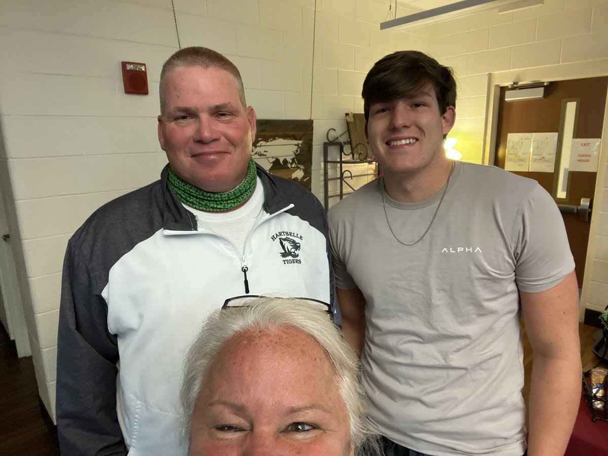 Can you guess which one of us has been working out????? 😂😂 great seeing you Trent!!!! A few more days until graduation!! 😢 @pawprints67 @coachwright93