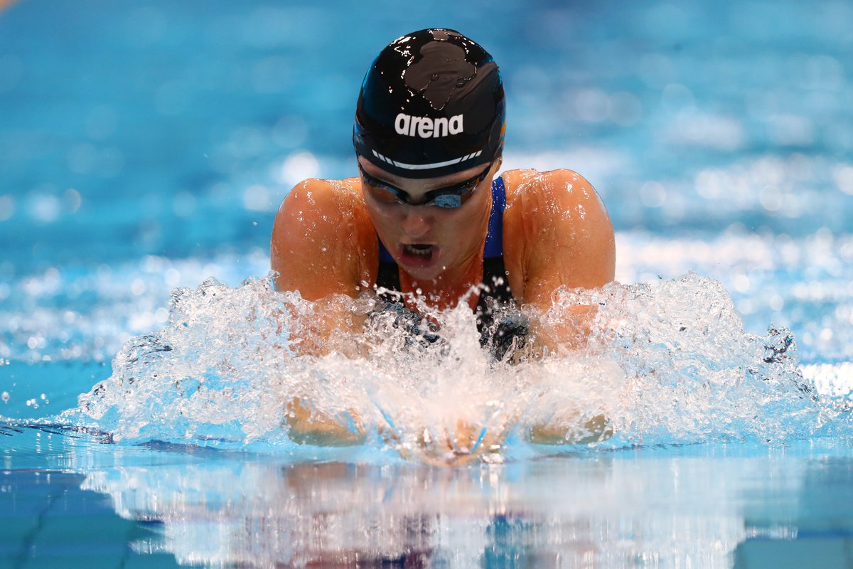 A huge round of applause from all present at the London Aquatics Centre for <a href="/abbielouisew/">Abbie Wood</a> 👏 

Her time of 2:21.69 would have also bettered the former British record, as she joins her fellow Loughborough NC teammate <a href="/MollyRenshaw/">mol renshaw</a> in securing an Olympic consideration time #BSST21