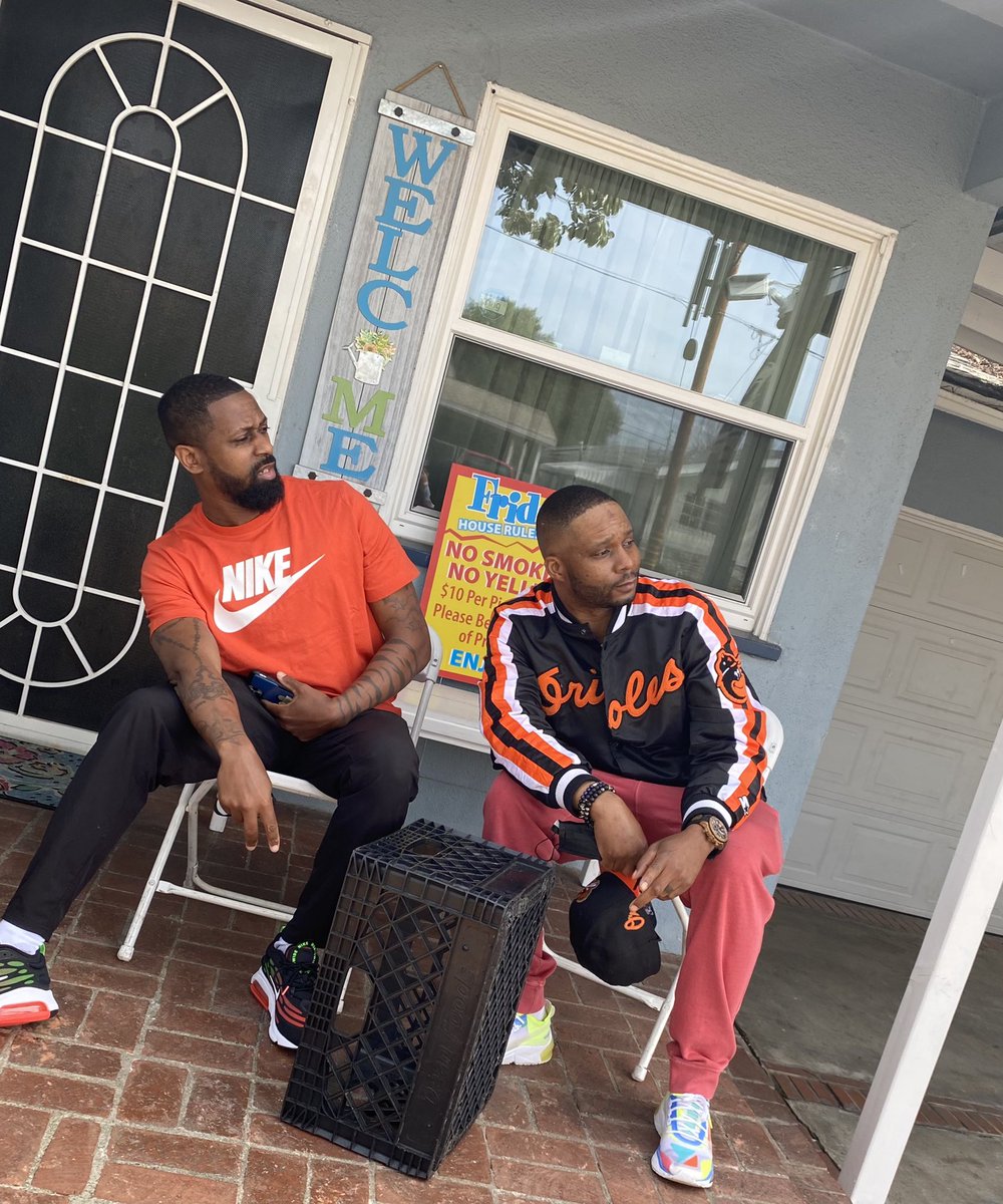BJSoden's tweet photo. #Friday Sitting on Craig Porch  #Compton https://t.co/S7Tea853Ry
