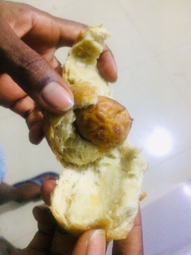 When next you want to buy eggroll in Lagos, ask them to open it first.✌️
