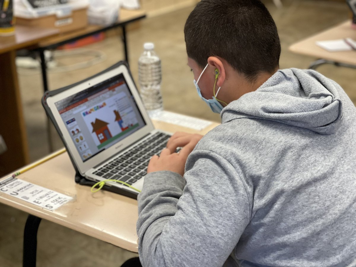 cassierosenix's tweet photo. Working on @shapegrams in the Silverman/Wulff cohort. They are doing awesome! Tyland used clouds to make his ice cream cone, which I thought was pretty creative. 

@miss_silverman5 @kugrad2014 #TMStrength #turner202strong #ksedchat https://t.co/JbC6rlmQlA