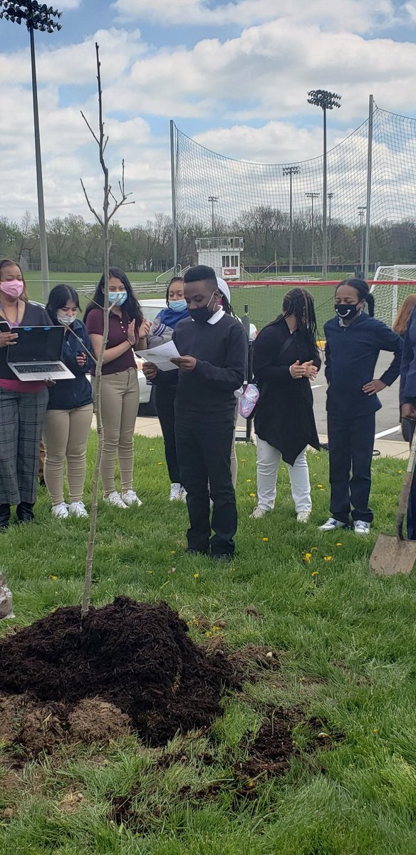 AudreyJCope's tweet photo. Lincoln Middle School students participated in a tree planting ceremony today in honor of Arbor Day.  @PikeSchools @LincolnMS_Pike https://t.co/N6t0WfaiiQ