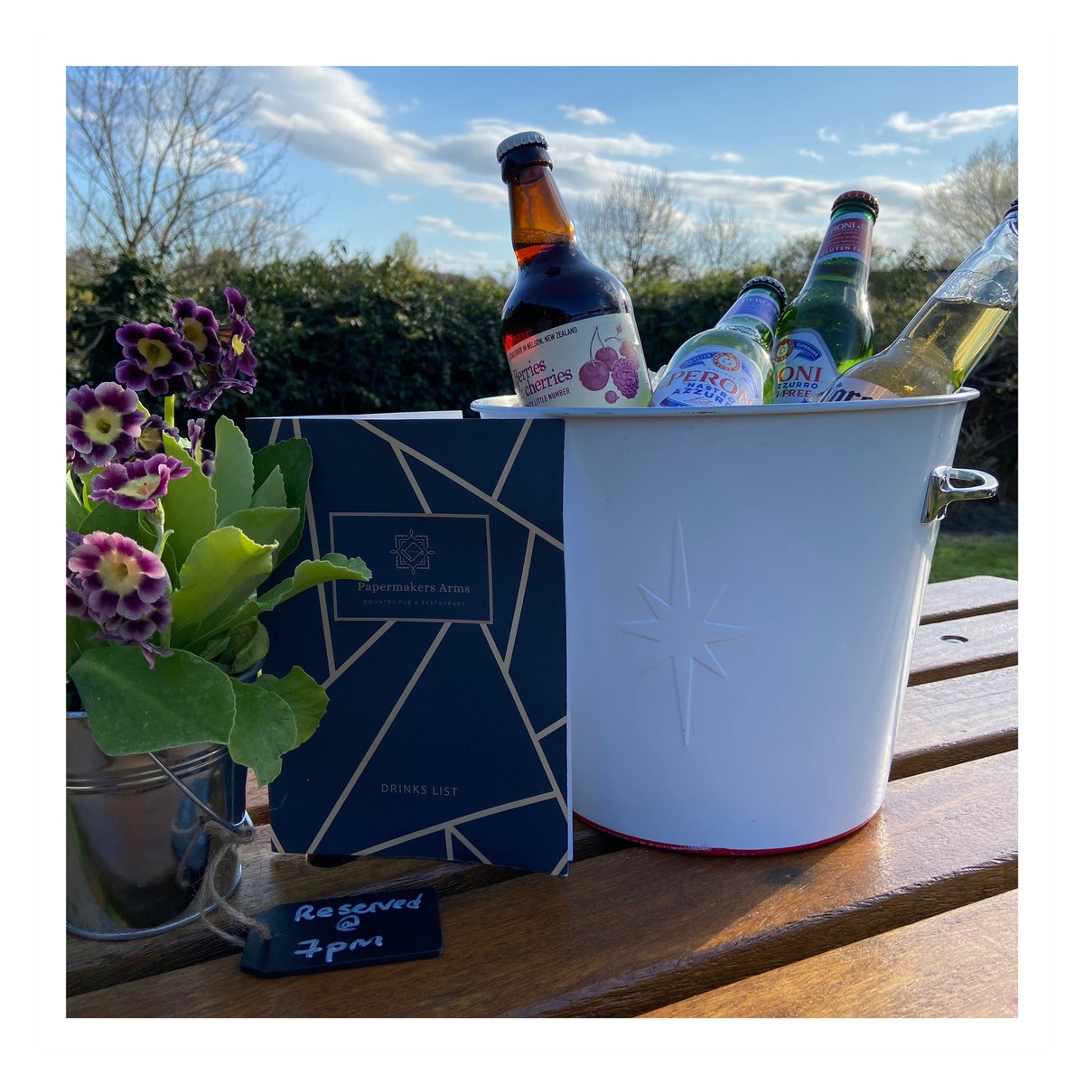 PapermakersPlax's tweet photo. π»π This time tomorrow! ππ»
#beersonice #letsgotothepub #villagepub #beerinthesun #birraperoni #winewinewine #guestbeer #beer #oldmoutcider #glutenfreebeer #coronabeer #ginandtonic #barsnacks #kentpub #ighthammote #papermakersarms #countrypub #plaxtol #sevenoaks #tonbridge https://t.co/vEaYVQXXnm