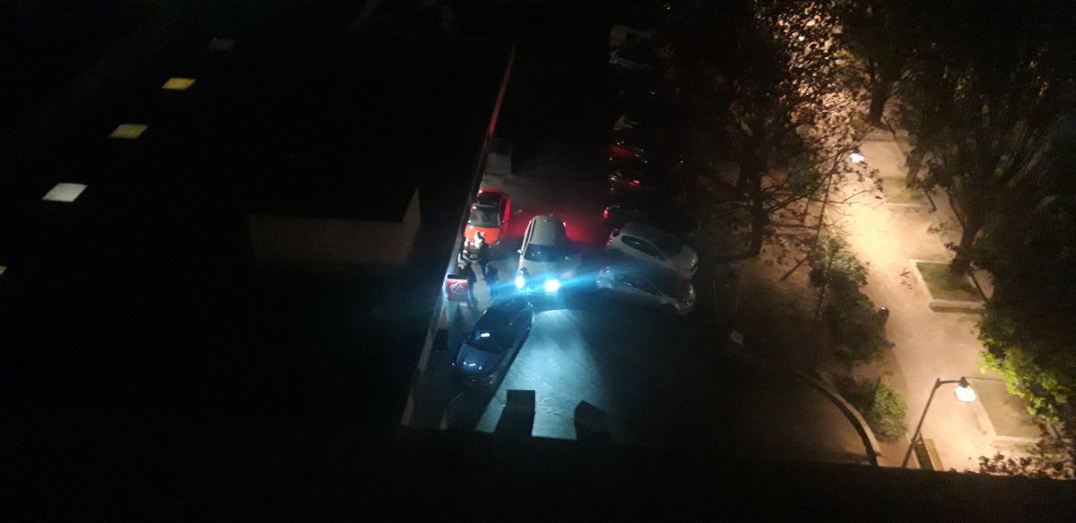 stephanemor's tweet photo. Ça fait plaisir de voir un confinement bien respecté à @villeurbanne. Pas de nuisance, tout le monde peinard à la maison, personne pour nous pourrir la vie avec des fêtes sauvages tous les soirs sous nos fenêtres...😡 https://t.co/VxDe4LSrXO
