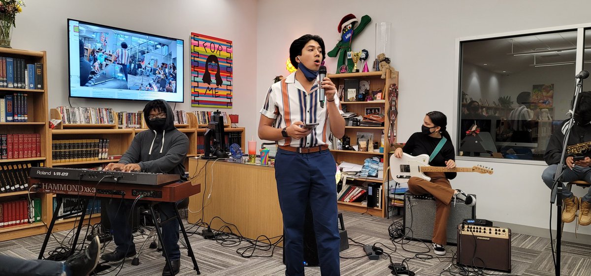 BaldLibrarian's tweet photo. More coverage from yesterday's incredible @HSPVA Library Desk Concert! We're you here? Don't miss the next one! #hspva #librarydeskconcert #librarydesk #librariesoftwitter #library #libraries #hisd  @HISDChoice @Northwest_HISD https://t.co/V8getQXugV
