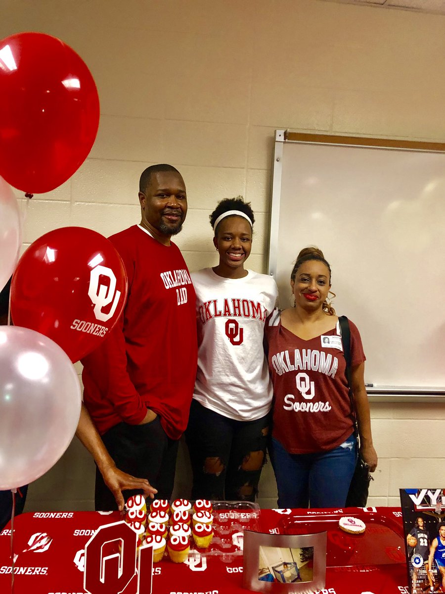td4sho's tweet image. Proud dad! Boomer Sooner &amp;amp; Mean Green @LizzScott3 @Aaronnscott1 @latonyascott24