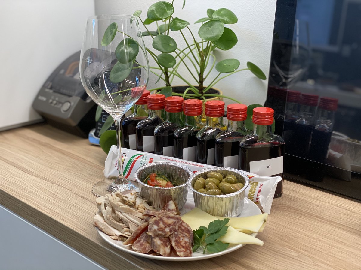 Na de succesvolle AV's met een Whisky en Rum-tasting, organiseren we deze maand een Wine-tasting🍷 gebracht door Wineplus by Koen Claes