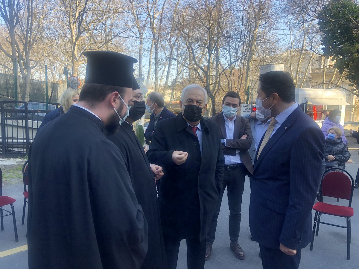 Ülkemiz’de bulunan Rum Ortodoks vatandaşlarımız rahatça faaliyetlerini yapmakta ve bizlerde onlara destek olurken, Yunanistan Türk vatandaşlarını hiçe saymaktadır. Türkiye ve Yunanistan arasındaki fark tam olarak budur. 
#Yunanistan #MevlutCavusoglu #AKPartiBeşiktaş