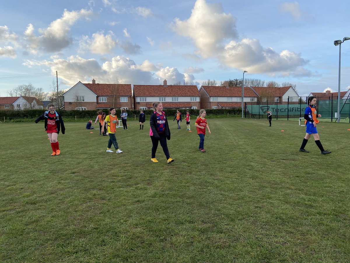 u10_11s's tweet photo. Week 3 ~ team work. Each week the girls team is gradually increasing ⚽️💙 https://t.co/5WrrKFTUKA