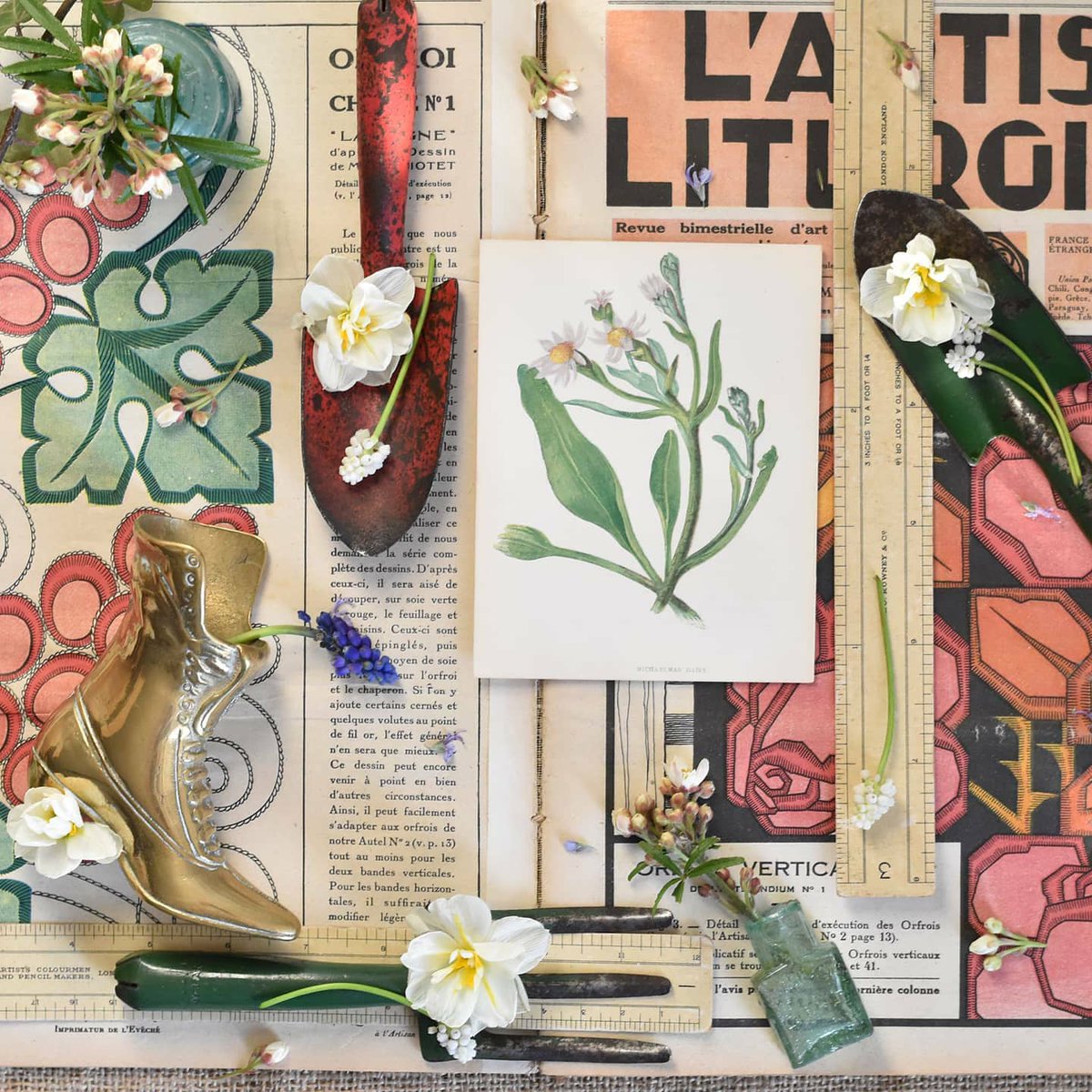 Innocence &amp; Purity... The daisy is the birth flower of April, a little bloom to represent innocence, love &amp; purity. The word daisy comes from the Old English meaning "day's eye" due to the flower closing its petals inwards at dusk, shutting its eyes #virtualvintage #flatlay