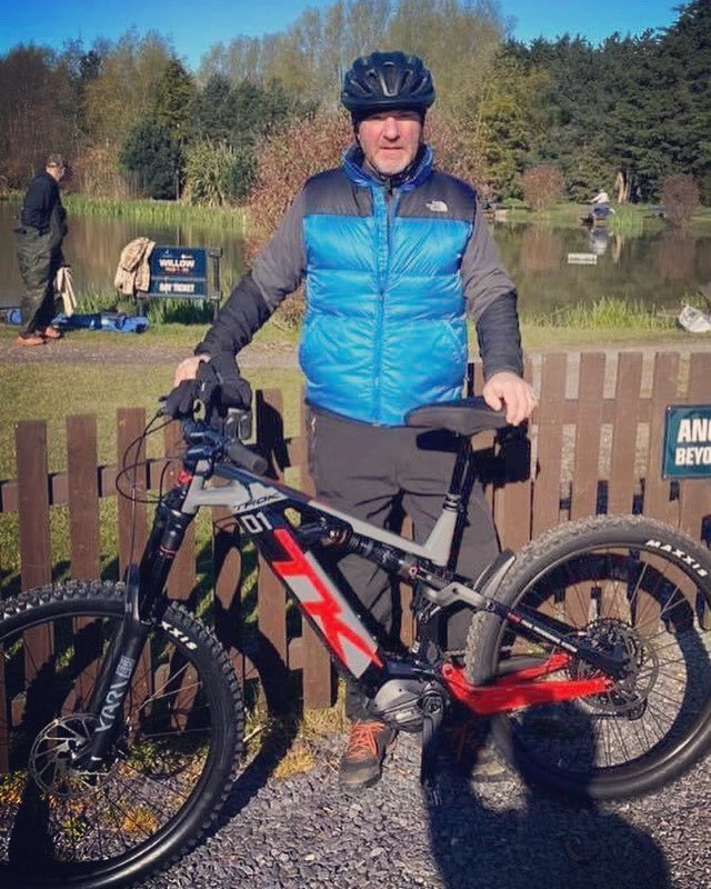 SupermarketBike's tweet photo. 1st ride on the new THOk TK-01 for Dave from Manchester!
He was blown away with it having just sold his #DucatiEbike!
Sounds like he is a “Happy THOKer!”
#thok #ridethok #electricbikesupermarket
#electricbike #emtb
#happycustomersmakeushappy https://t.co/q7YYCbIqdo