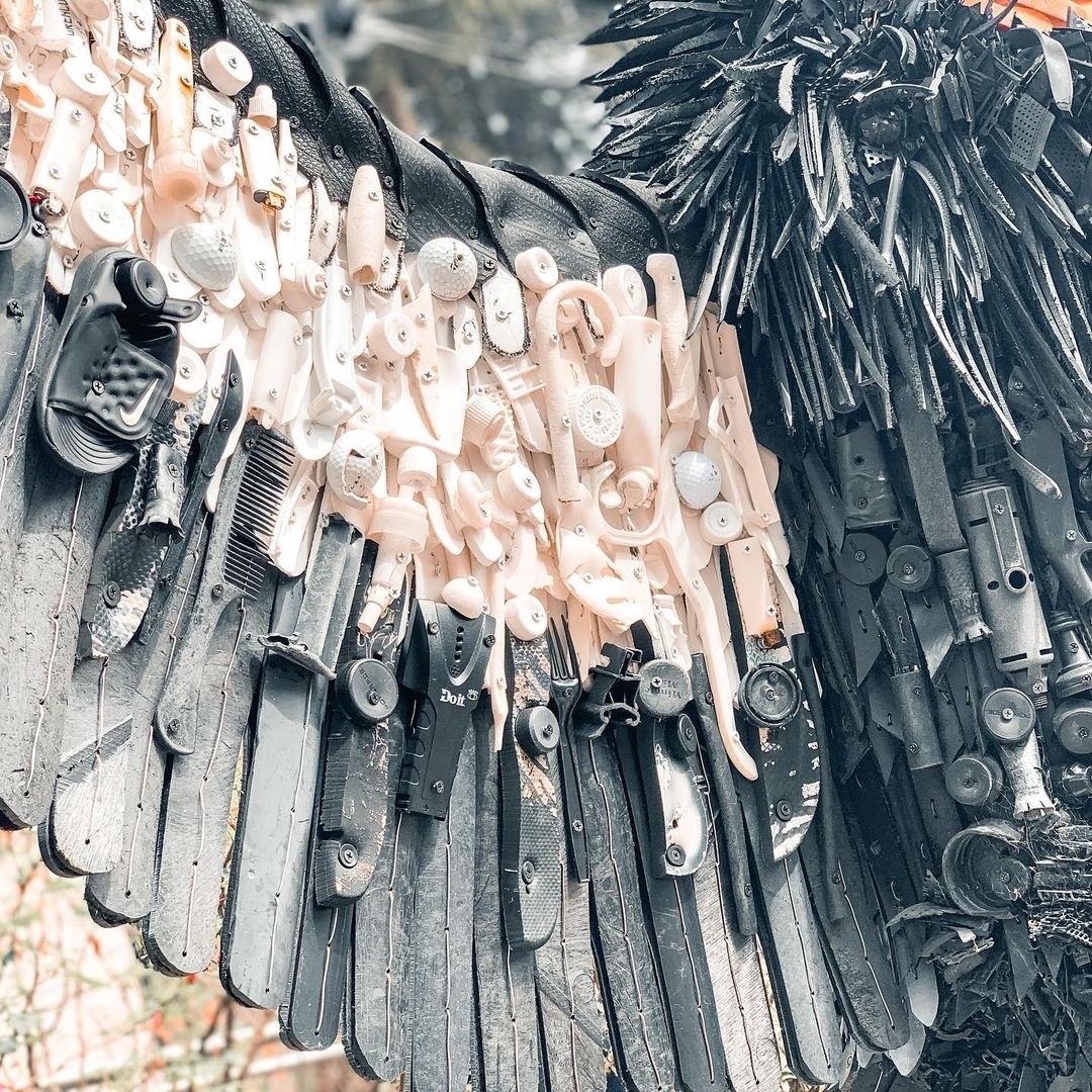 WashedAshoreArt's tweet photo. We make sculptures made entirely from plastic ocean trash that has washed ashore. 

We hope our art educates and inspires positive change in our habits, leading to a cleaner world. #plasticfree https://t.co/RHh1dd2yhs https://t.co/Vw0aoDLIqR