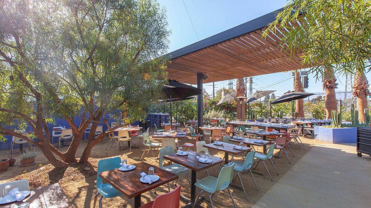 UrbanLALiving's tweet photo. Under a tree, by the beach, up in the mountains—we found the best outdoor dining spots in L.A. to eat alfresco. #FaveThings #WeLoveLA #LoveLA https://t.co/jxHIucOL2V https://t.co/BY7ub9l0XU