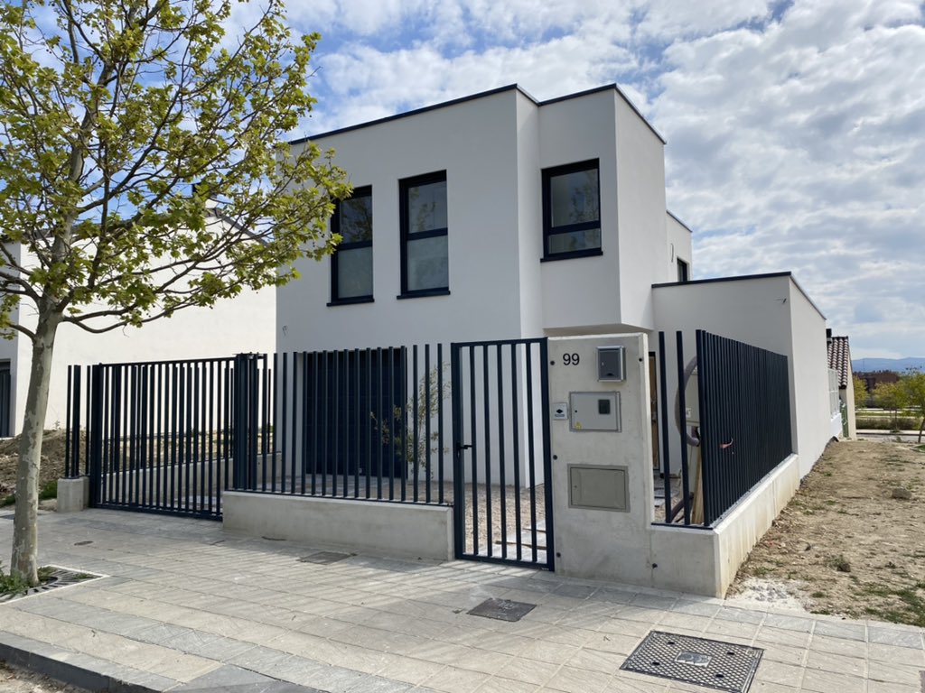 dmgarqtec's tweet photo. Terminamos ejecución de vivienda unifamiliar mediante módulos #arquitectotécnico #aparejador #visitaaobra #construcciónmodular #sate #findeobra #Tafalla https://t.co/MvSzVvuX9z