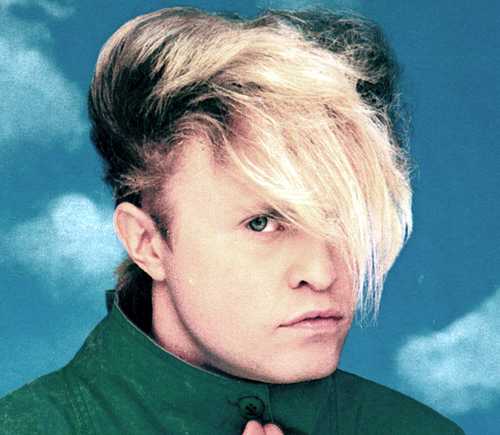 landofthe80s's tweet photo. Can you name the band this musician was a part of in the ‘80s? #80s #80smusic https://t.co/iu1jYhWl10