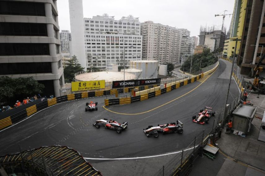 fnippon_verse's tweet photo. BEM VINDOS A MACAU, MEUS CASAS

Primeira corrida de rua da categoria, no tradicionalíssimo e ESTREITÍSSIMO Circuito da Guia! O campeonato está muito disputado entre Oshima e a Dupla da Aguri. Quem leva a melhor nas ruas de Macau? https://t.co/Ve42UXAk4Z