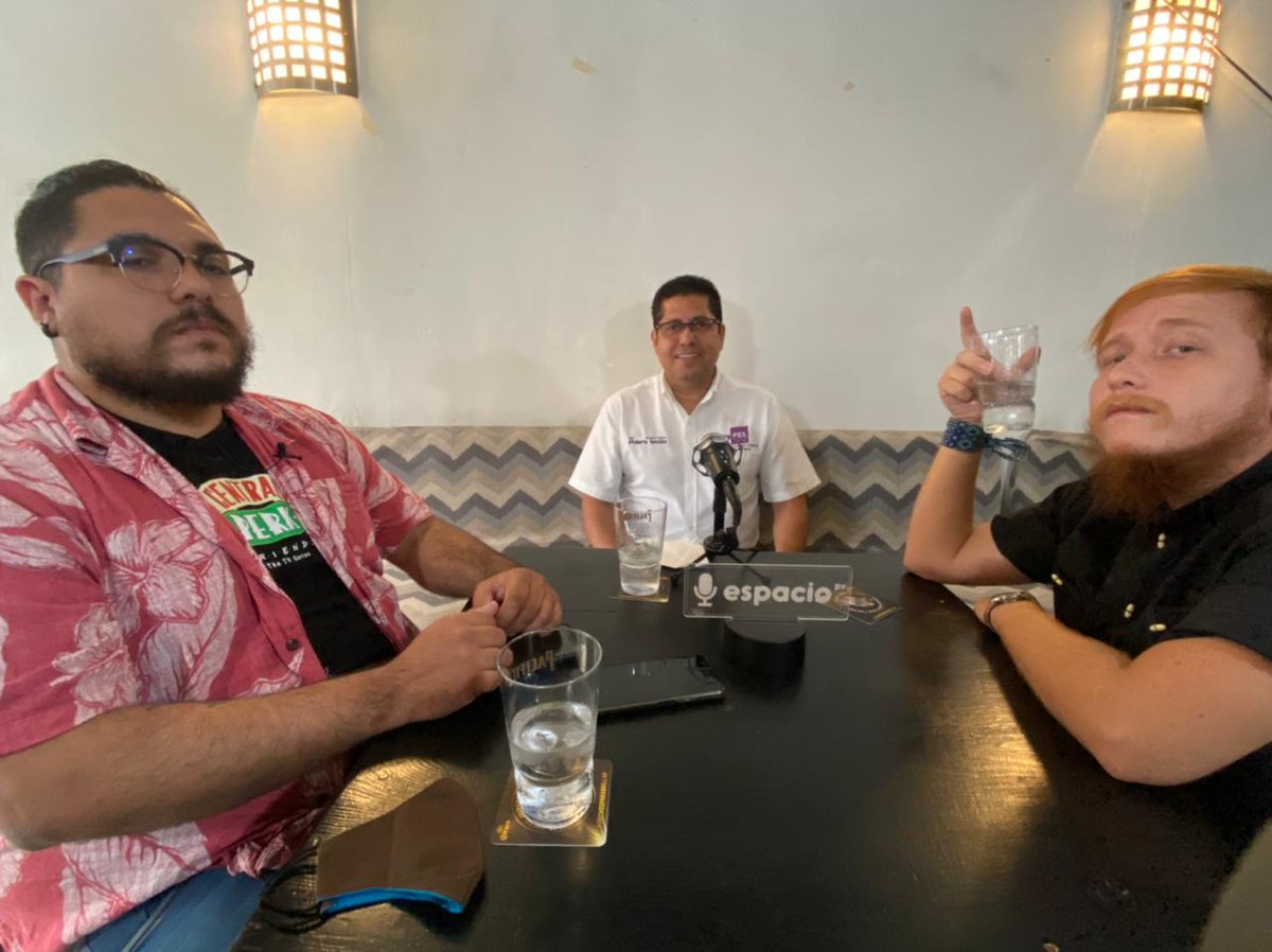 RobertoGlezpv's tweet photo. ¡Buen jueves! Estuve en una grabación con los chavos de @PvEspacio donde me realizaron unas preguntas sobre mi persona y el futuro del V distrito.
💜 ¡Esperen pronto el video! 💜
#RobertoGonzalez #DiputadoFederal #HechosQueDanConfianza #YaGanamos #5toDistrito https://t.co/PdROv7MjTq