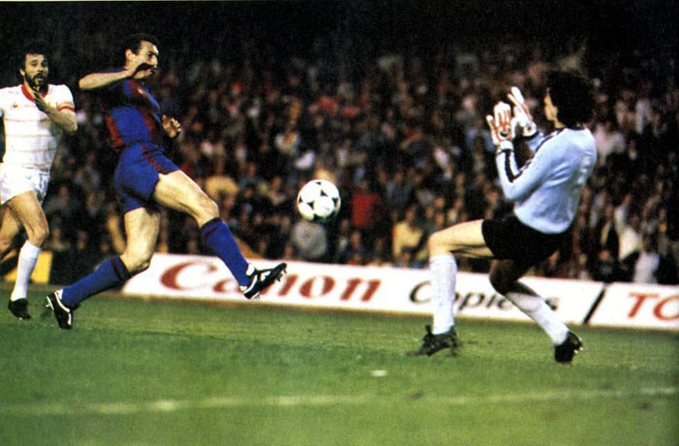 FOTOS HISTORICAS O CHULAS DE FUTBOL - Página 4 EzCqpQeWEAMzK_E?format=jpg&name=medium