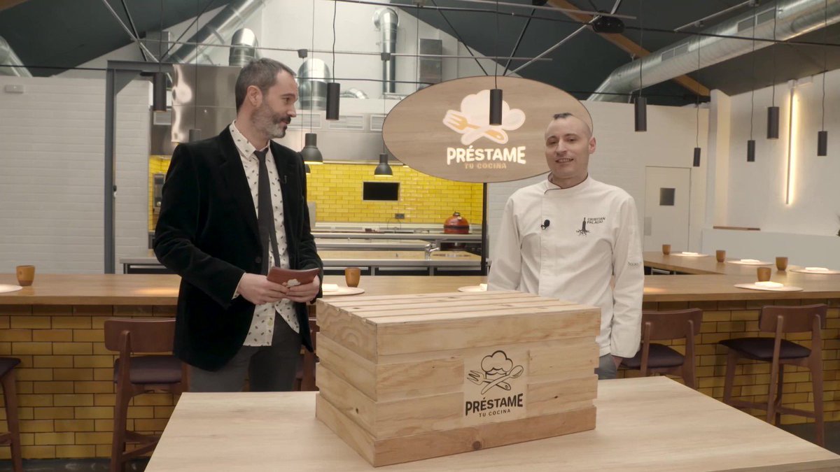 ¡Empezamos! 🍽✨Hoy cerramos temporada en <a href="/GenteRaraZGZ/">Gente Rara Restaurante</a> ¿Qué nos tendrá preparado el chef Cristian Palacio? ¡Nos morimos de ganas por descubrirlo! ¿Nos leemos?  👉🏻#PréstametucocinaAtv