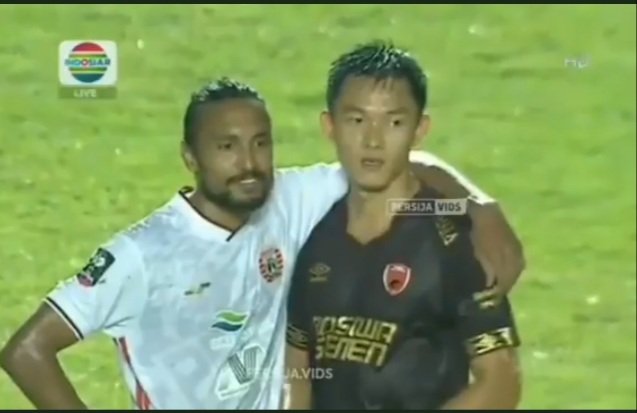 suldgkulle's tweet image. Berjibaku hingga akhir babak, setelahnya BERPELUKAN, kan RESPECT namanya, LOVE U CHAN/Ko Tan #footballUnity