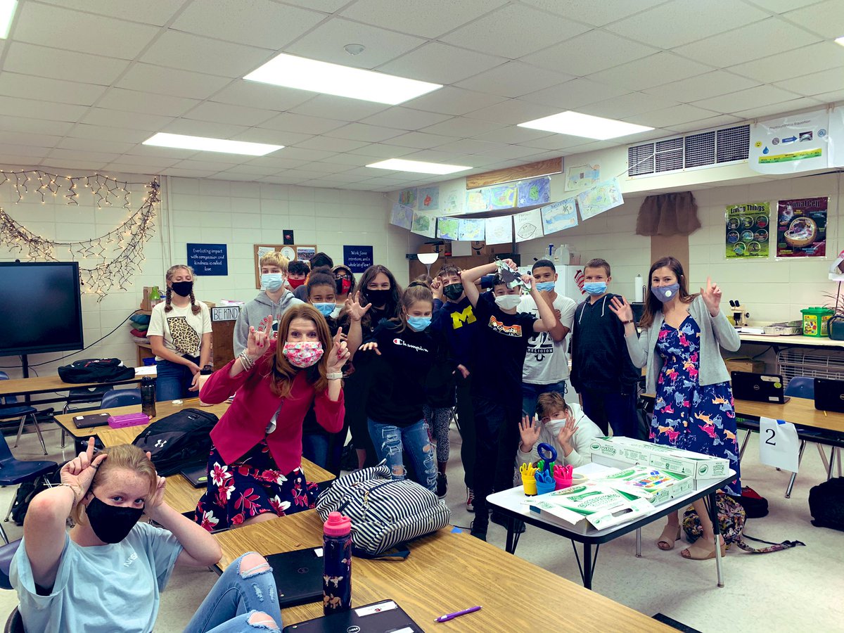 missliz31's tweet photo. The predators came!
๐ฆ๐ฆ๐ท๐ธ๐ชฒ๐ชฐ๐๐ชณ๐๐ชฑ๐๐๐ฆ
Elite level work in 7th grade science today! LOVED the creativity of camouflaging the bugs for survival! We found them! @lifeofkick @BryanCountyMS #BeBCMS #LEO #ProudPrincipal https://t.co/q3aSSCY8Az
