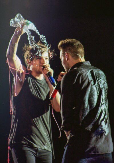 blackmoon106's tweet photo. Luis ma, lilo e  #LiamPayne in tendenza in pochi minuti. VI AMO AHAHH https://t.co/BQsT34xVSh