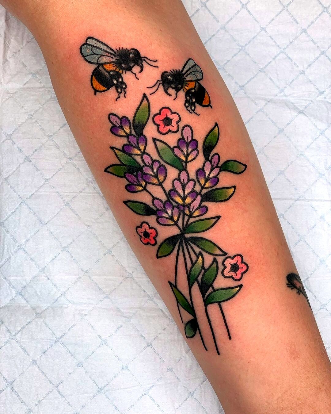 Discover more than 83 bee and flower tattoo in.cdgdbentre