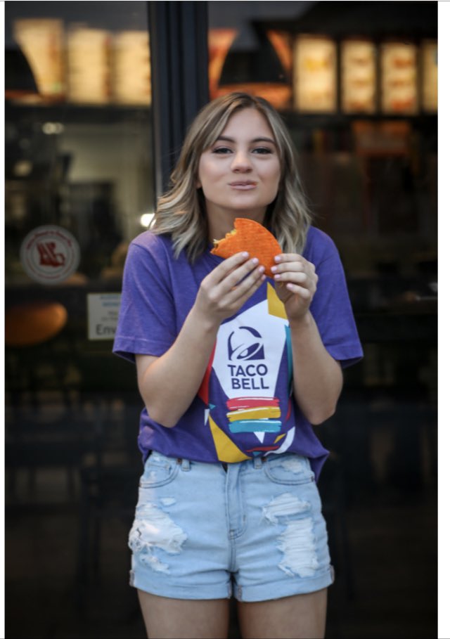 HaileyRagon's tweet photo. Some of my senior photos... I just wanna thank @tacobell for helping me get this far... I couldn’t have done it without you!! #senior2021 https://t.co/V4Ar2DyBMJ