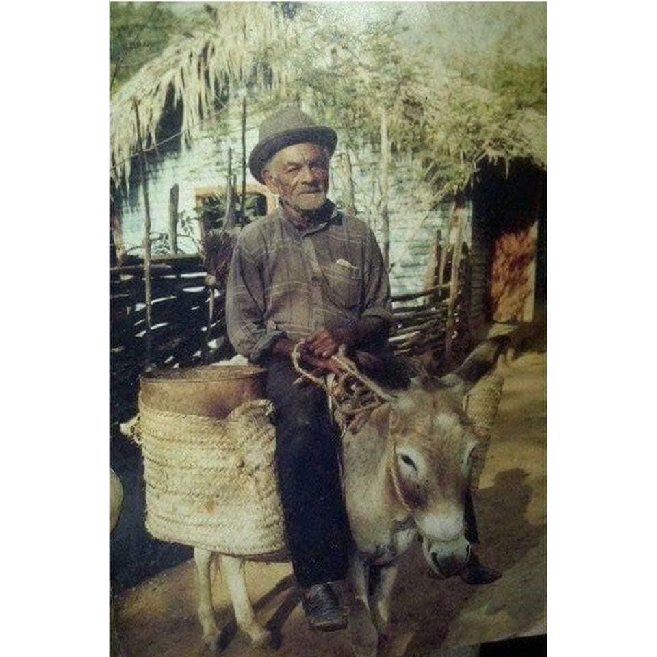 ElicFernandez's tweet photo. La memoria histórica de mi país. #ILoveRD https://t.co/t832BpGLyd
